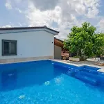 Amazing Home In Vinjani Donji Topici
