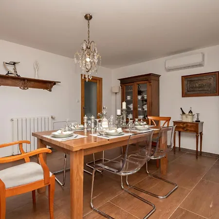 Amazing Home In Vinjani Donji Casa de Férias